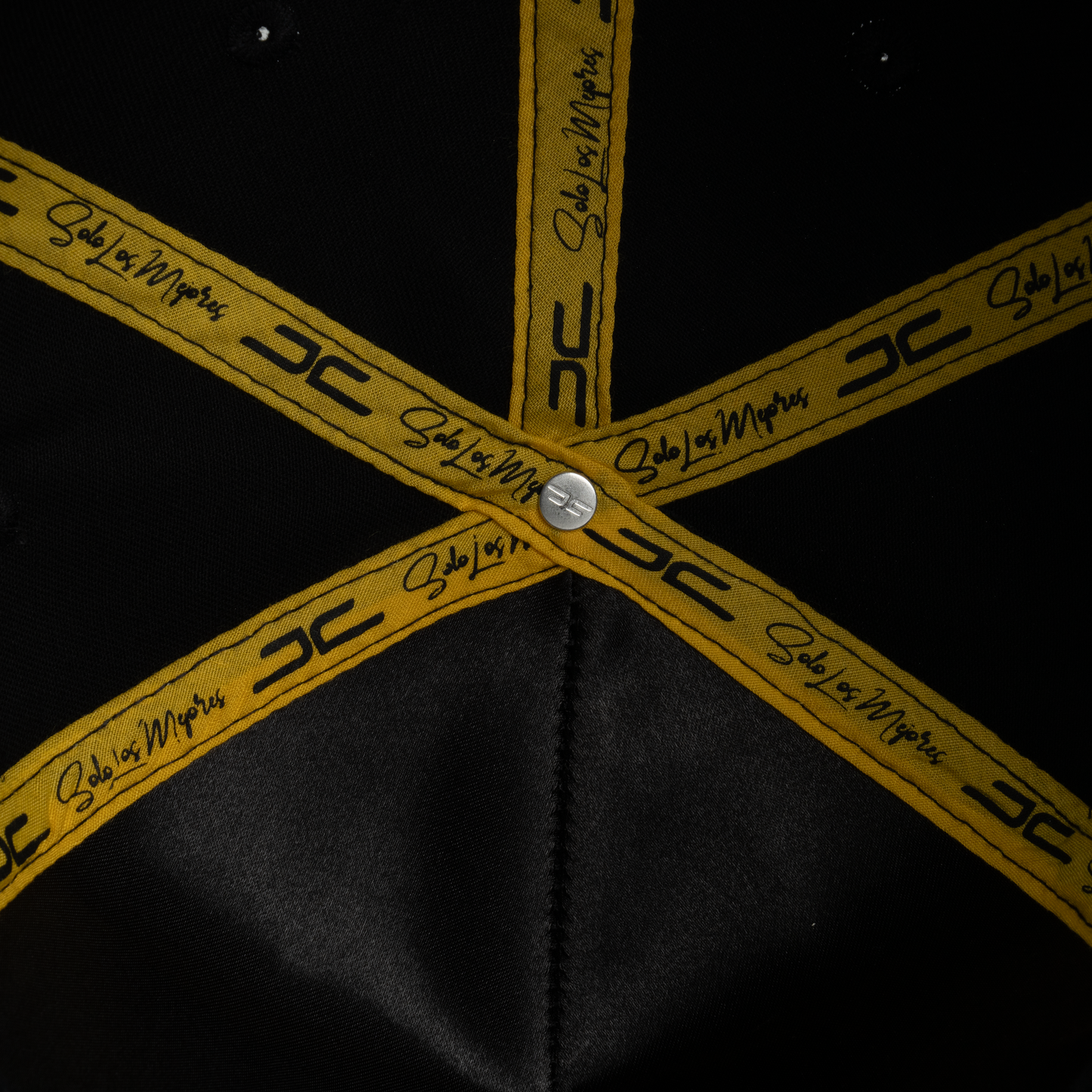 
                  
                    GRANADA GOLD / BLACK
                  
                