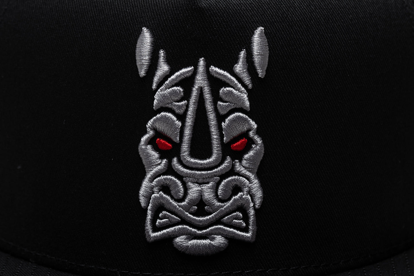 
                  
                    RHINO BLACK
                  
                